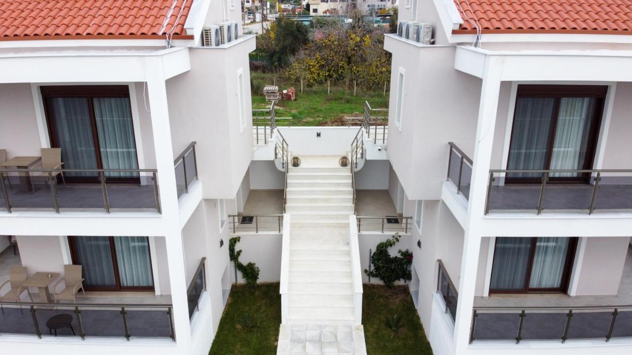 Kalli'S Apartments Nikíti Eksteriør bilde